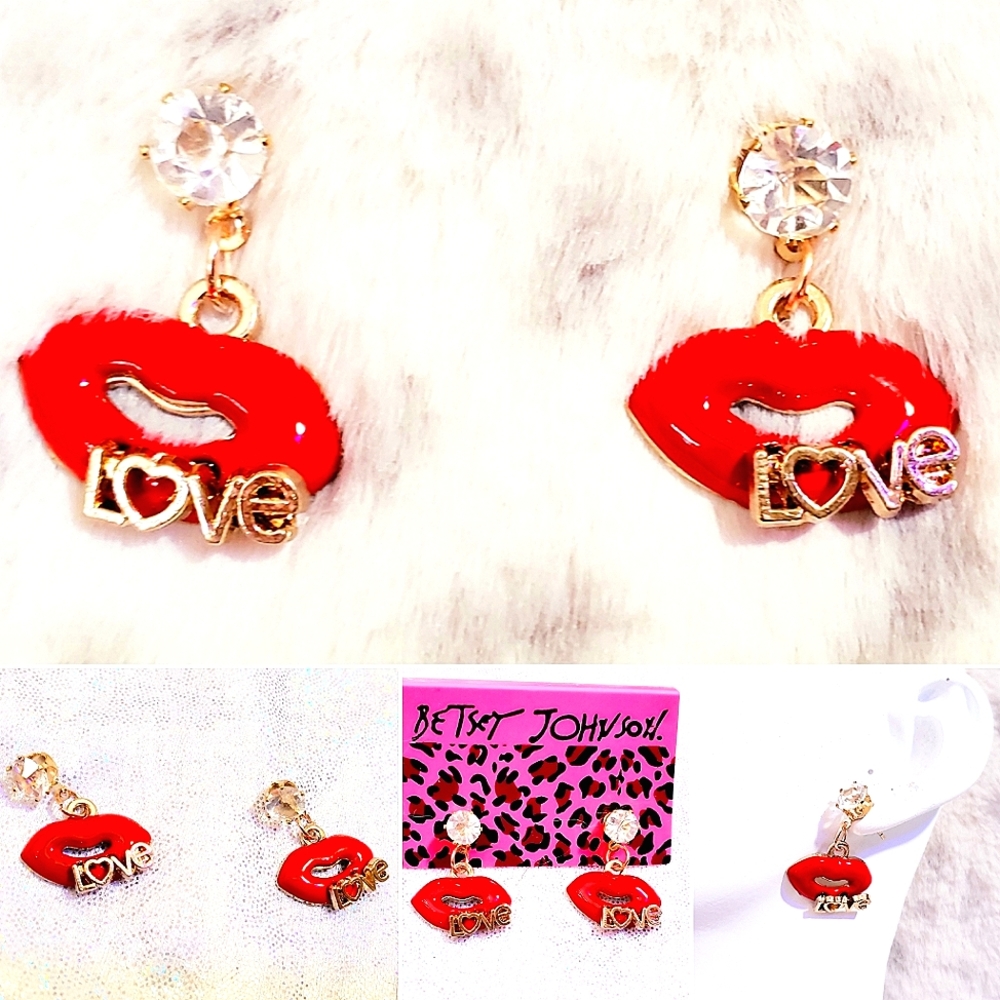 Gold crystal red lovelips earrings